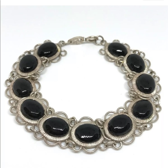 Hand Crafted Jewelry - Sterling silver round onyx link bracelet 7.5”.
In perfect condition.